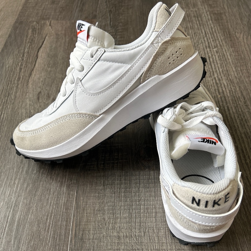 Women’s Nike waffle debut sneaker